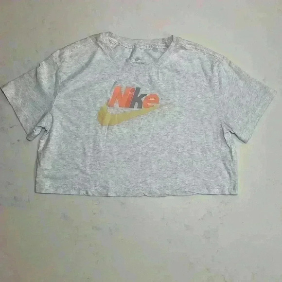 Nike Sportswear Essential Crop Top - Picture 3 of 4